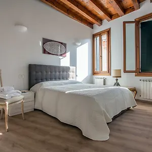  Apartment Love